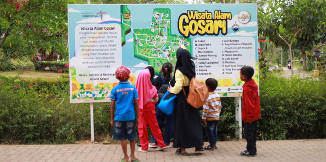 Anak-anak saat menikmati liburan di Wisata Alam Gosari Gresik..