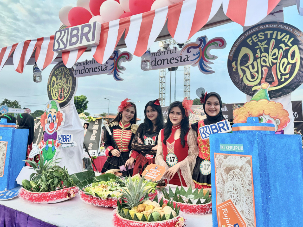 Tim BRI RO Surabaya jadi peserta Festival Rujak Uleg 2025. Foto : BRI