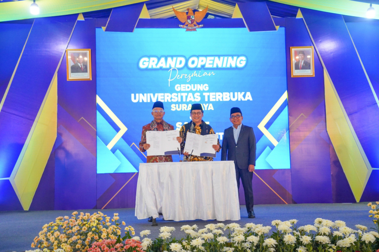 Kegiatan MoU antara Bank Jatim dengan UT Surabaya untuk mendukung kemajuan dunia pendidikan. Foto : Bank Jatim