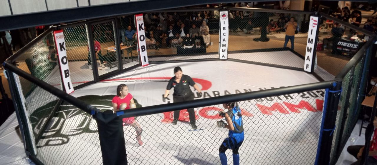 Cabor  beladiri Mixed Martial Arts ( MAA ) masih kurang dukung dari pemerintah pusat maupun daerah. Di harapkan, cabor MMA mendaptkan dukung penuh pemerintah ( Foto : Dok. Jatimkini.com )