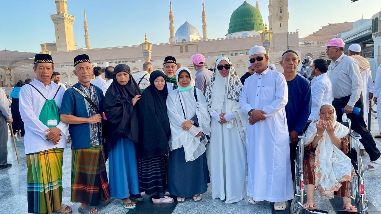 Ilustrasi: Rombongan jemaah haji asal Jawa Timur tahun 2024 saat berada di masjid Nabawi, Madinah ( Foto : Istimewa )
