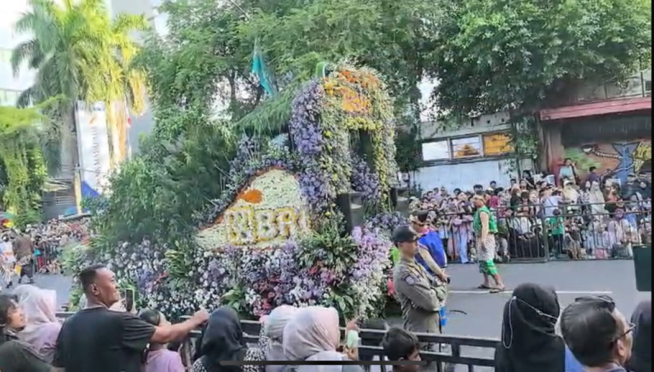 Penampilan Timun Mas yang dihadirkan BRI BO Kaliasin dalam Parade Surabaya Vaganza, Minggu (25/5/2025). Foto : BRI