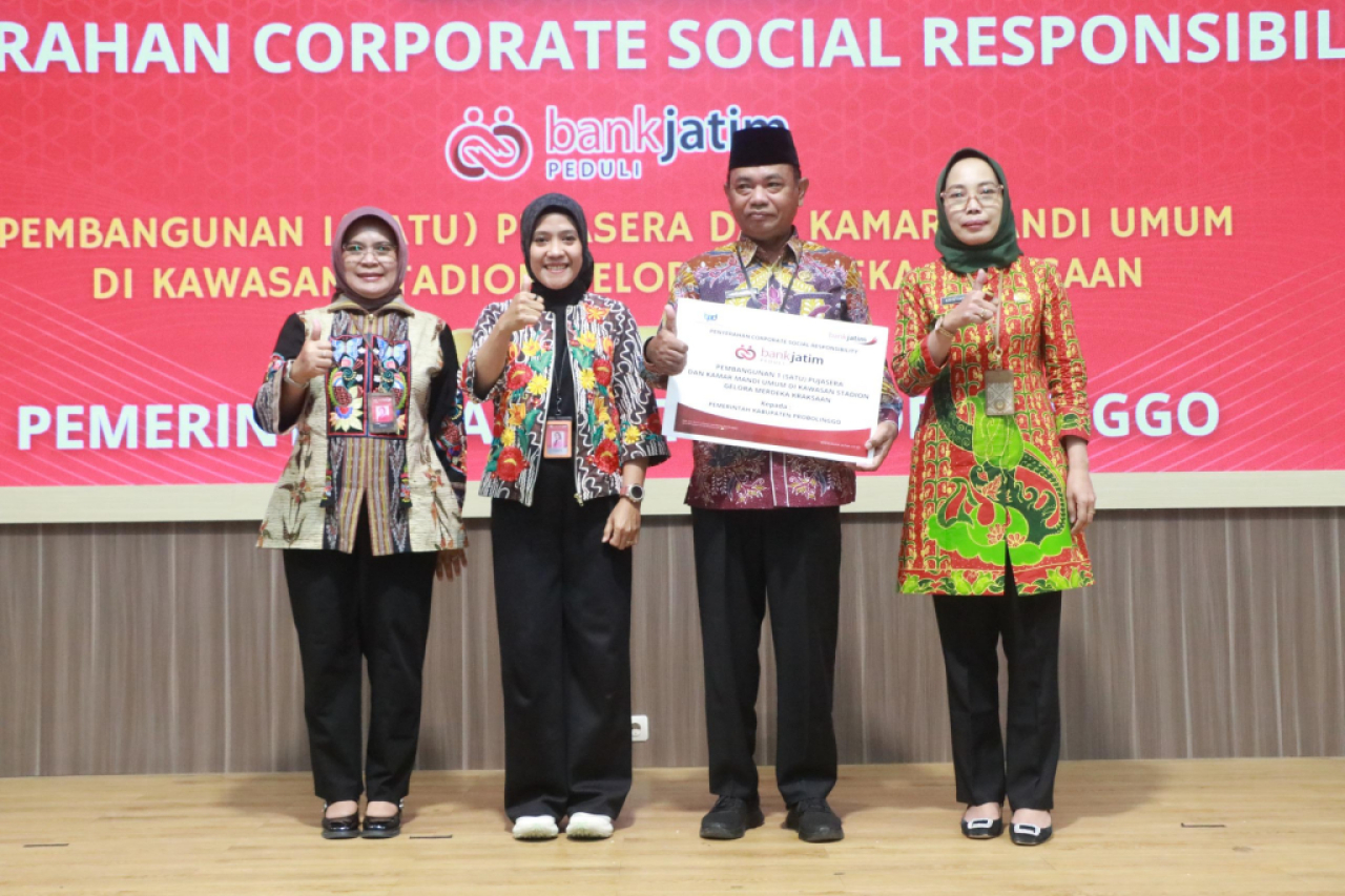 Penyaluran CSR Bank Jatim di Pamekasan dan Probolinggo. Foto : Bank Jatim