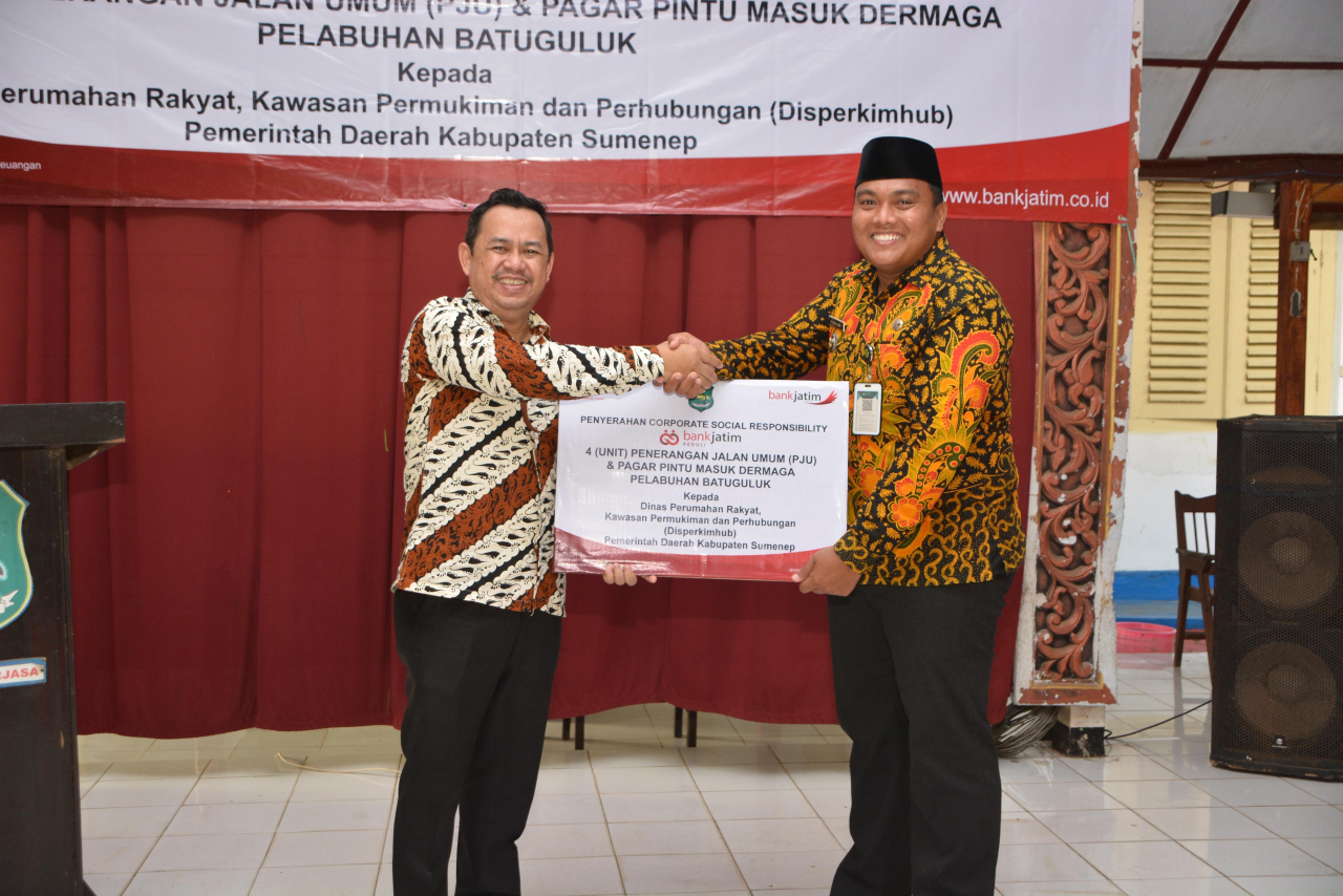 Penyerahan CSR Bank Jatim kepada Pemkab Pasuruan dan Pulau Kangean. Foto : BTJM