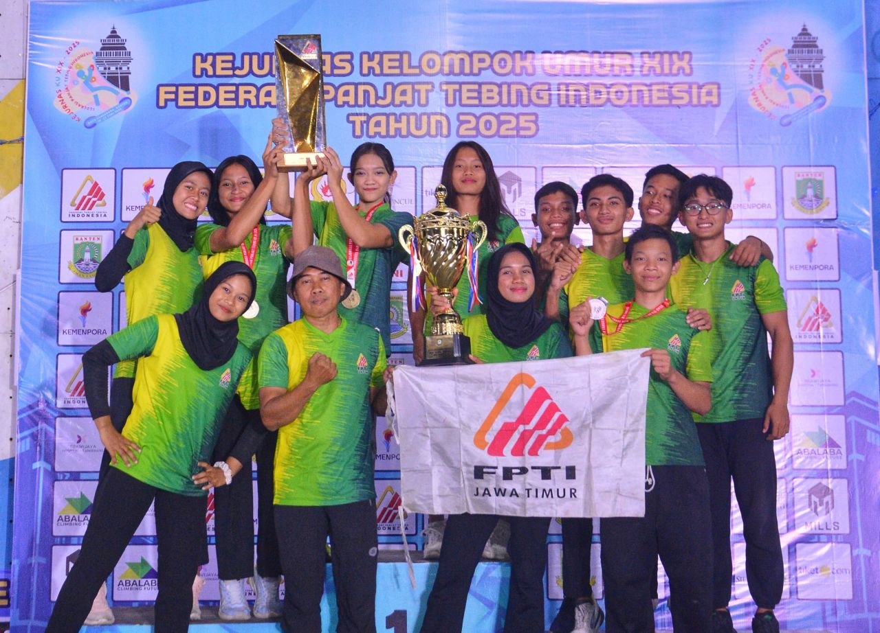 FPTI Jatim mempertahankan kembali gelar juara umum kejurnas panjat tebing kelompok umur 2025. (Foto: FPTI Jatim for jatimkini.com)
