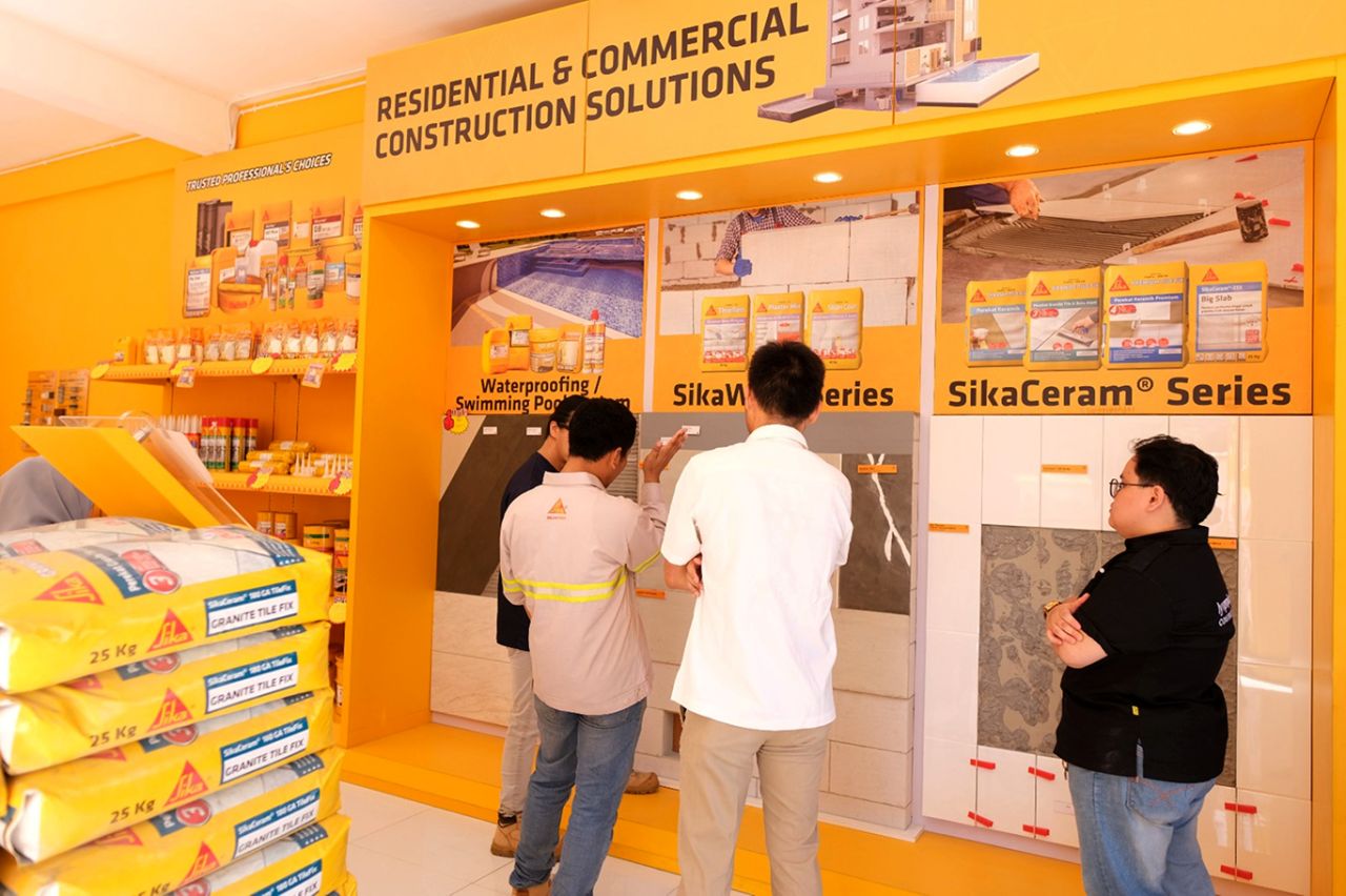 Sika Pro Center hadi di Surabaya guna menyediakan kebutuhan konstruksi sekaligus pusat konsultasi dan edukasi. Foto: Sika Pro Center for jatimkini.com)