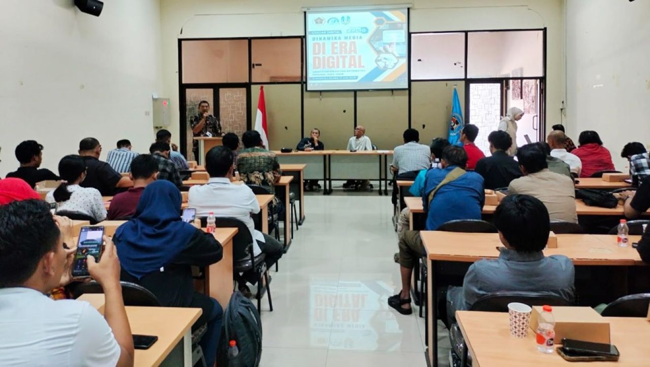 Kepala Bidang Informasi Publik, Putut Darmawan berikan sambutan dalam acara Orientasi Keanggotaan Kewartawanan (OKK) ke 24 di Kantor PWI Jatim,. ( Foto : Udin for Jatimkini.com )