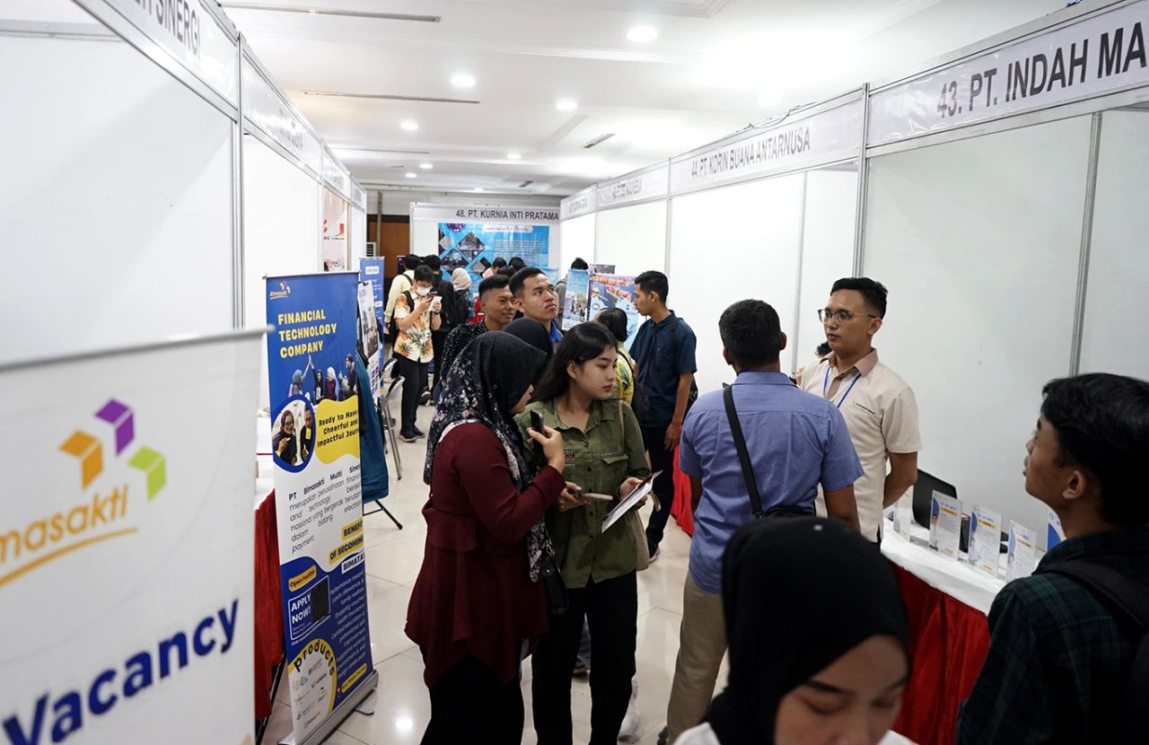 Pemkot Surabaya targetkan bisa menurunkan angka pengangguran 0,4 persen melakui berbagai program penyediaan lapangan kerja. (Foto: dok.Pemkot Surabaya)