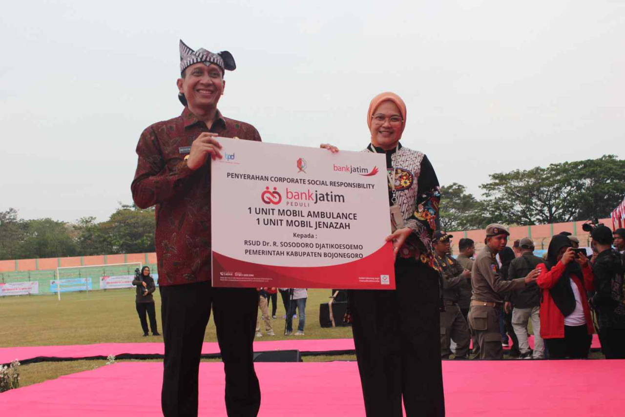 Penyerahan CSR Bank Jatim kepada Pemkab Bojonegoro. Foto : Bank Jatik