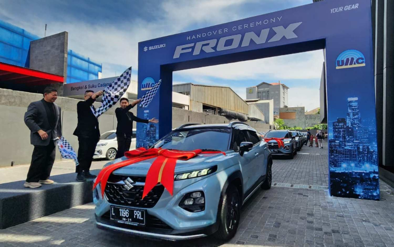 Konvoi Suzuki Fronx oleh 10 pembeli perdana yang digelar UMC di Surabaya, Sabtu (5/7/2025). Foto : Peni Widarti