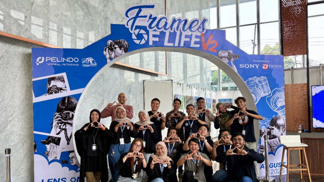 Komunitas fotografi  PT Pelindo Terminal Petikemas (SPTP) Lens on Logistics (LoLo) kembali menggelar pameran fotografi bertajuk “Frames of Life”. Foto : Pelindo