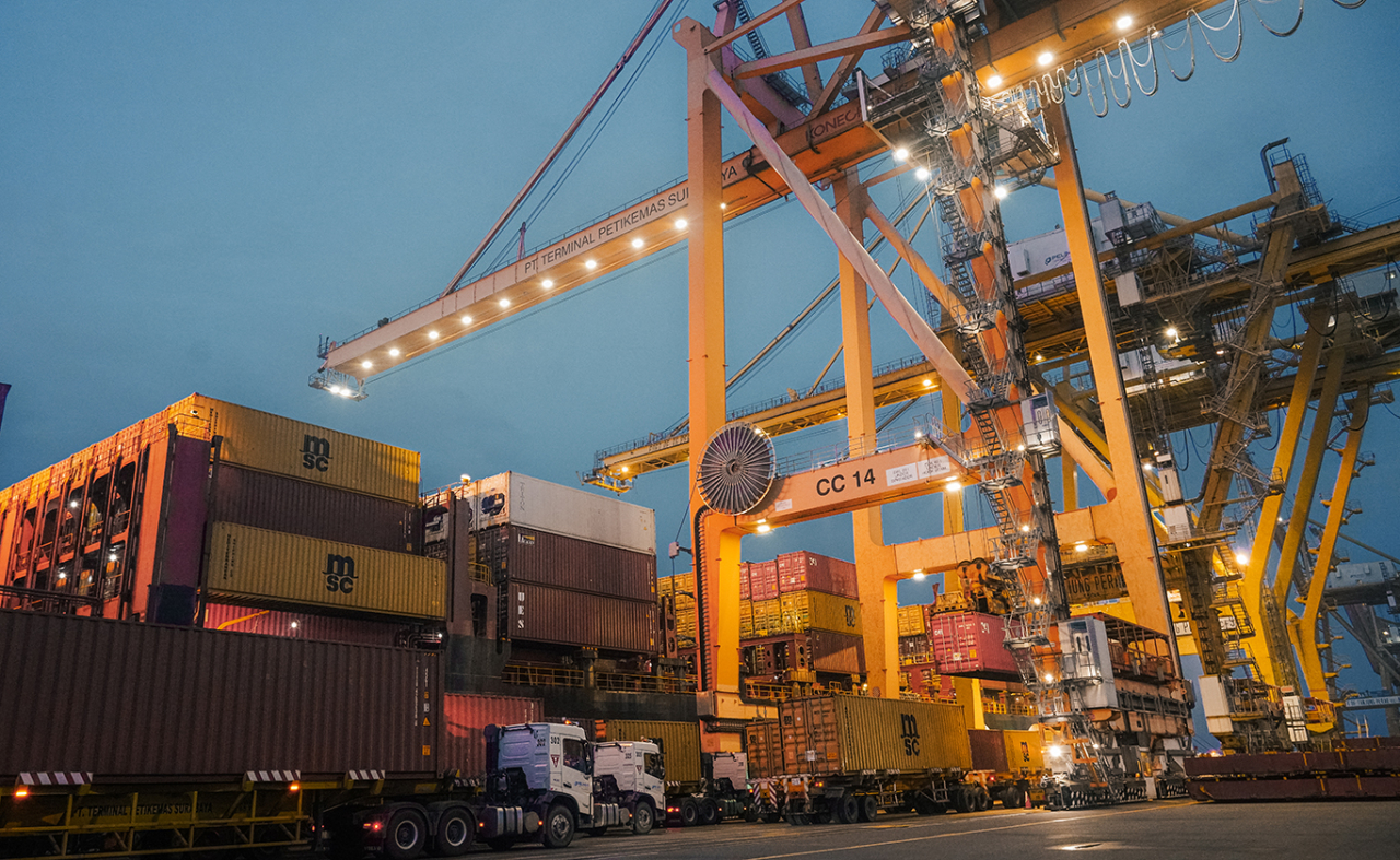 Geliat arus peti kemas di TPS menunjukkan geliat positif sepanjang Januari-Juli 2025. (Foto: Terminal Petikemas Surabaya)