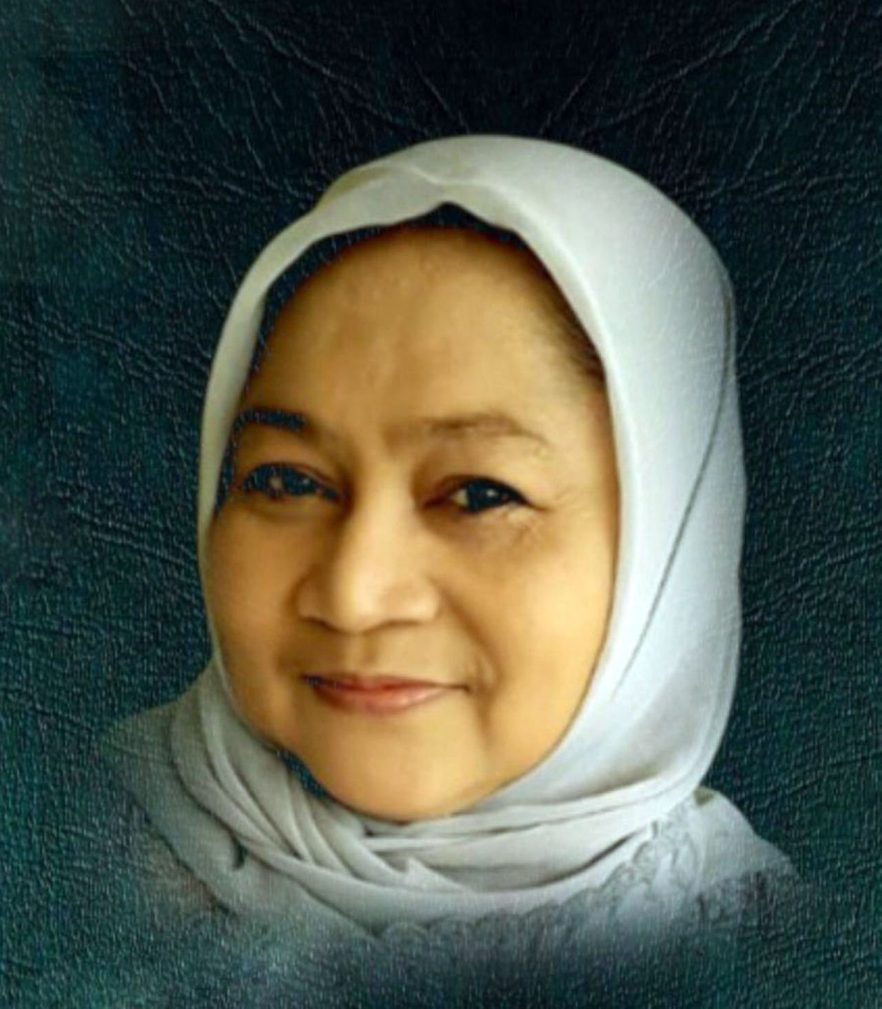 JATIMKINI.COM, Juni Soekendar tak pernah menaruh ambisi besar di dunia seni rupa. Ia lebih memilih berjalan di jalur sunyi ( Foto : Rokimdakas / Jatimkini.com )
