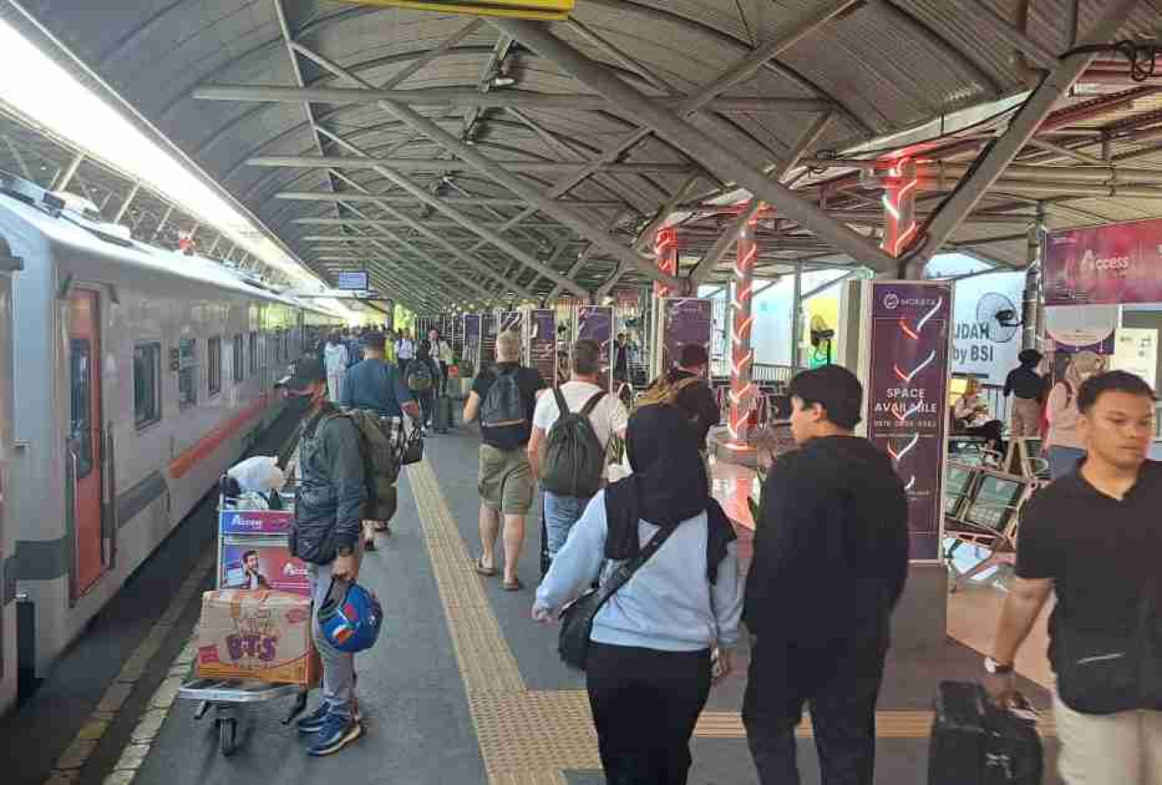 Sejumlah stasiun yang dikelola PT KAI Daop 8 mengalami lonjakan penumpang pada libur panjang menyambut HUT ke-80 RI. (Foto: KAI Daop )
