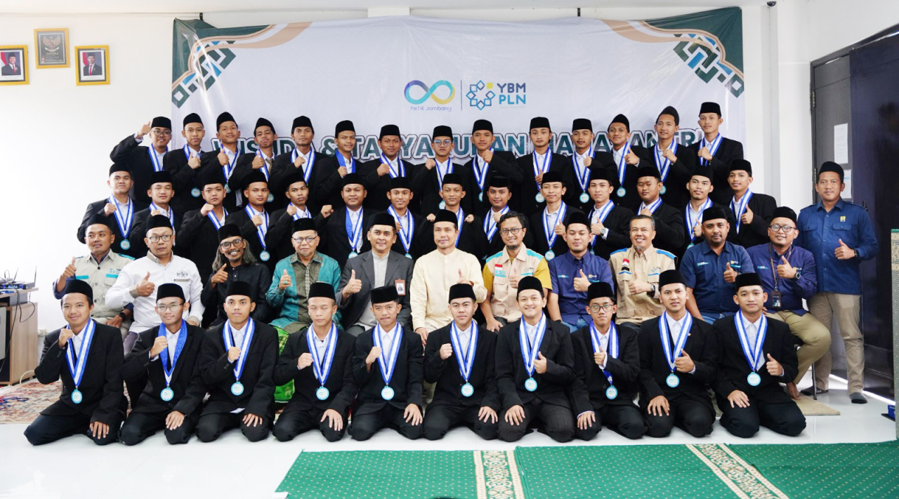 YBM PLN wisuda Mahasantri Pesantren Teknologi Informasi dan Komunikasi (PETIK) Jombang) Angkatan ke-3 Tahun 2024–2025.