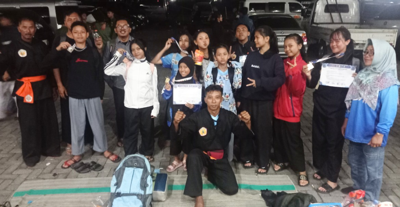 Siswa berprestasi SMPN 2 Sumberpucung, Kabupaten Malang, peraih medali Kanjuruhan Fighter Competition 2 Tingkat Nasional 2025. Foto: Jatimkini/ist
