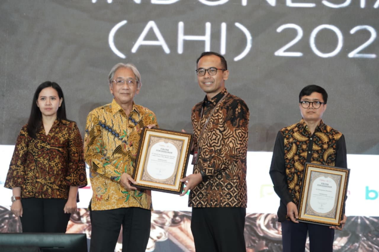 Bank Jatim saat menerima penghargaan AHI 2025. Foto : Bank Jatim