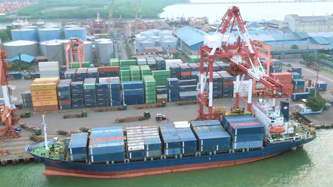 Arus peti kemas di TPK Nilam mencapai rekor padd periode Januari-Agustus 2025 yang tumbuh 13 persen. (Foto: dok.Terminal Teluk Lamong)