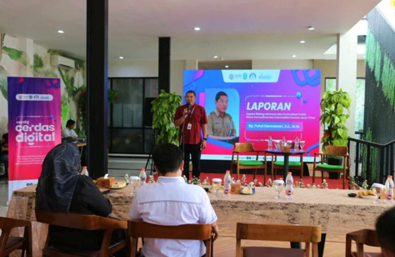 Dinas Komunikasi dan Informatika (Diskominfo) Provinsi Jawa Timur menggelar kegiatan CERDIG – Cerdas Digital di Koromi Cafe Gresik. Foto : Kominfo Jatim