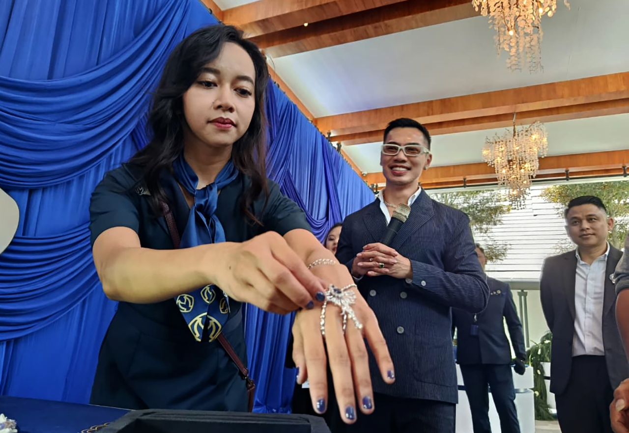 Devotion yang diusung MONDIAL terinspirasi dari keagungan Taj Mahal sebagai legacy turut dipamerkan di Surabaya.