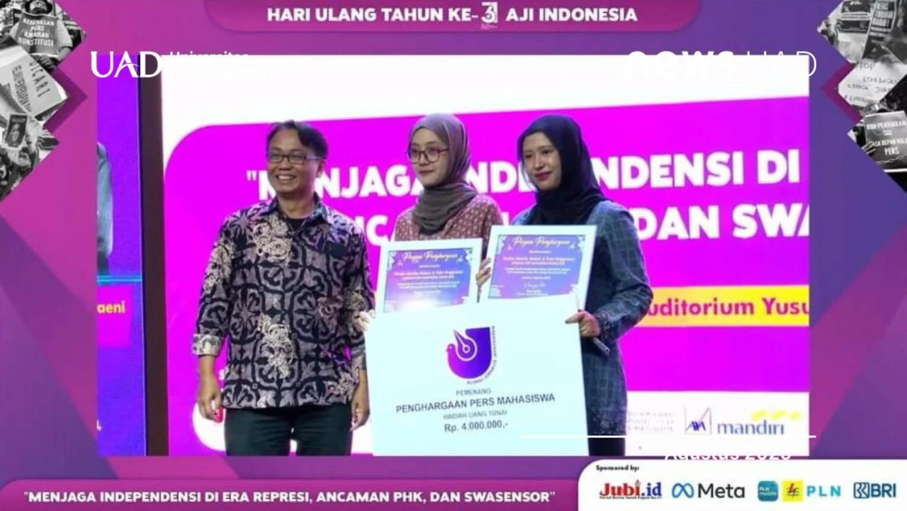 Dua mahasiswa Universitas Ahmad Dahlan (UAD) yang tergabung dalam Lembaga Pers Mahasiswa (LPM) Poros berhasil meraih Penghargaan Karya Jurnalistik Terbaik Pers Mahasiswa 2025 dari AJI