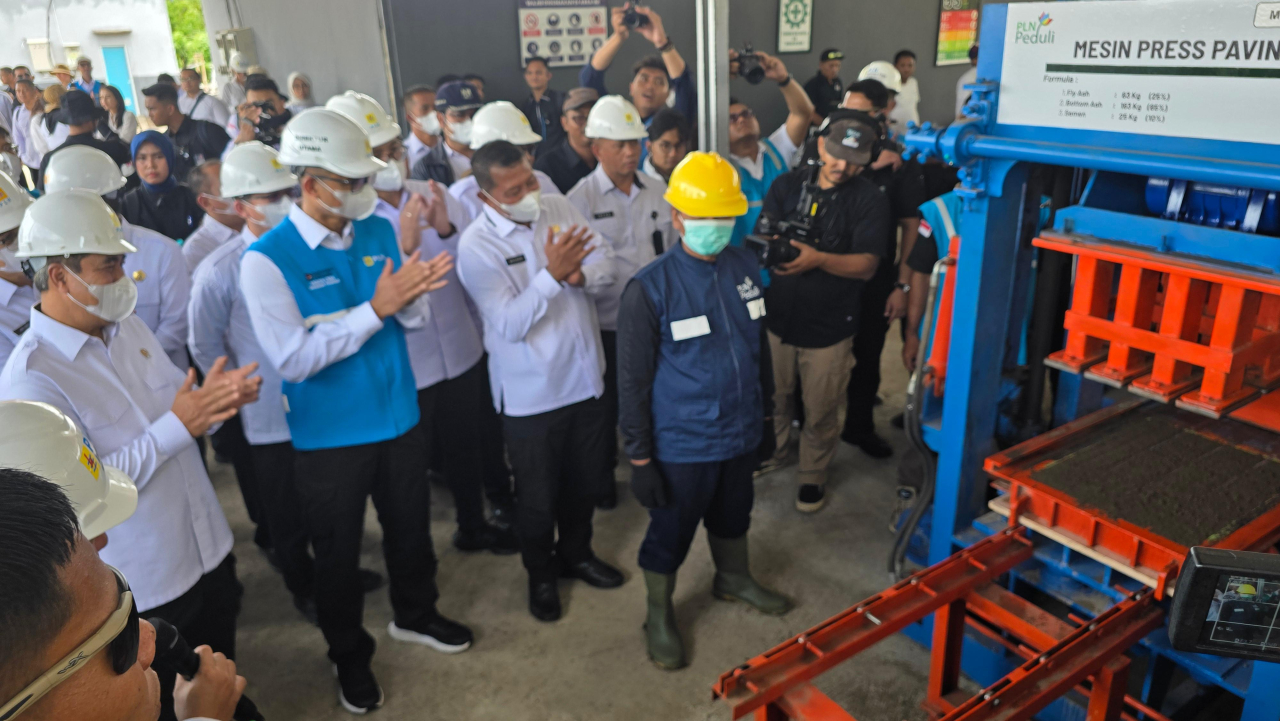 Menteri Imipas, Agus Andrianto saat meninjau Workshop Pengelolaan FABA di Lapas Nusakambangan, Selasa (9/9).