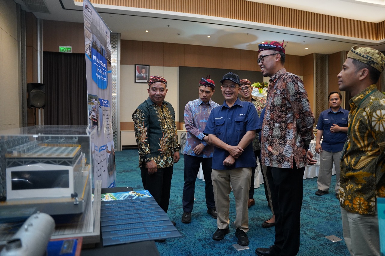 PT PLN (Persero) dan Masyarat Ketenaglistrikan Indonesia (MKI) Jawa Timur bersinergi terus komitmen capai Net Zero Emission (NZE) 2060 melalui transisi energi.