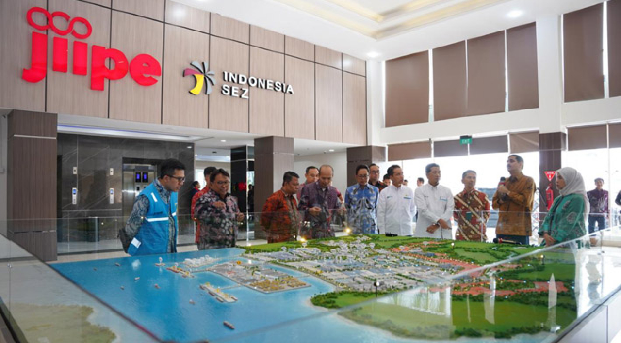 PT PLN (Persero) meresmikan penyalaan pelanggan tegangan tinggi (TT) PT Berkah Kawasan Manyar Sejahtera (BKMS) dengan daya 40 MVA di kawasan Java Integrated Industrial and Port Estate (JIIPE) Gresik.