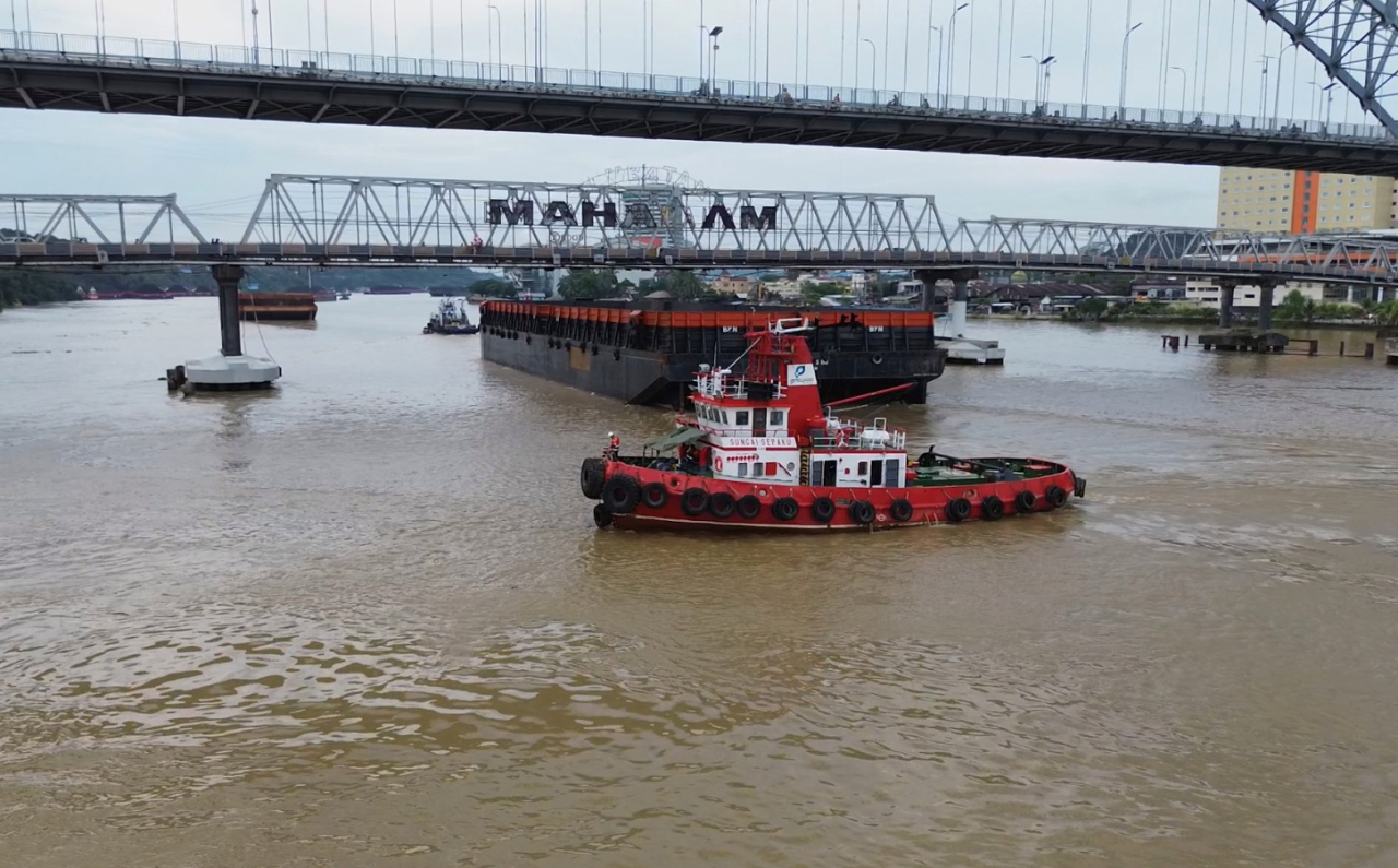 Pelindo Marine memperkuat layanan penundaan di Sungai Mahakam dengan dua armada sekaligus. (Foto: dok.Pelindo Marine)