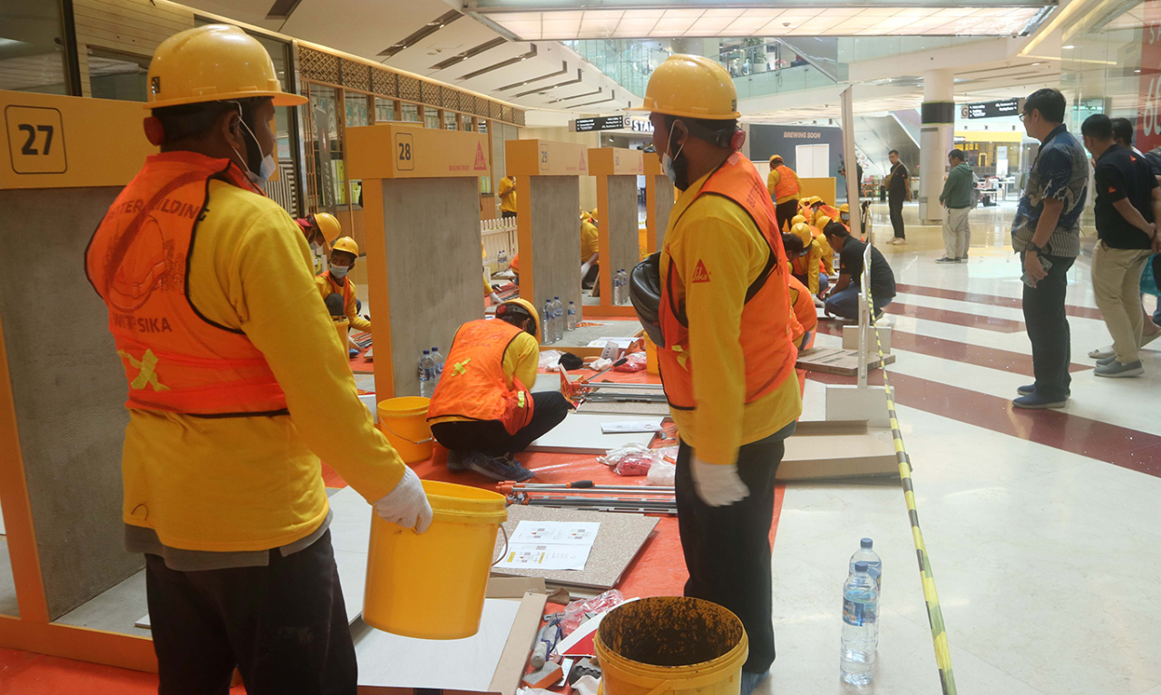 Ahli pasang keramik asal Jawa Timur mengincar tiket kompetisi internasional ke Hong Kong melalui Sika Tiler Competition 2025. (Foto: dok.Sika Tile).