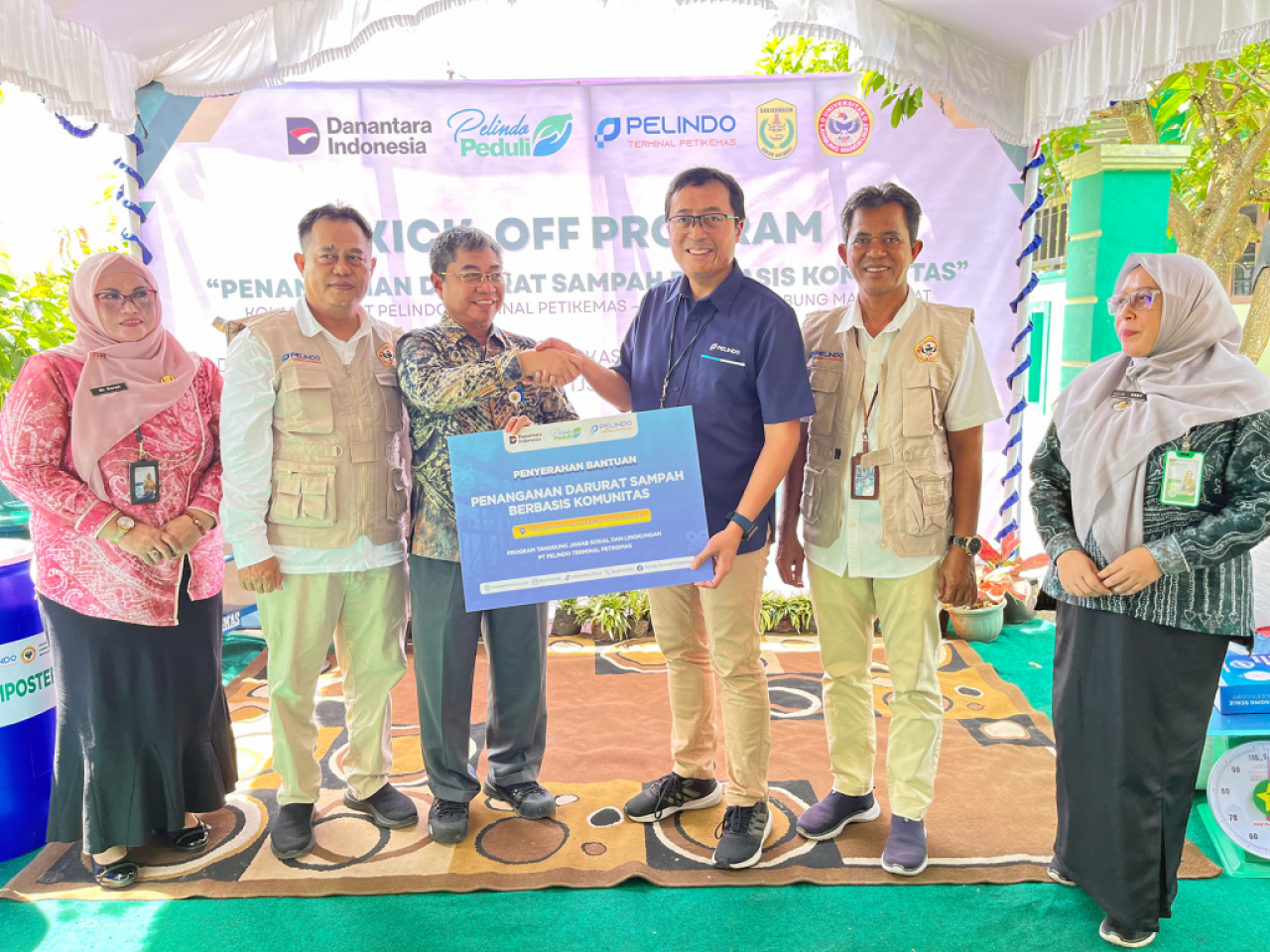 Pelindo Terminal Petikemas berkolaborasi dengan Lembaga Penelitian dan Pengabdian Kepada Masyarakat (LPPM) Universitas Lambung Mangkurat. Foto : Pelindo