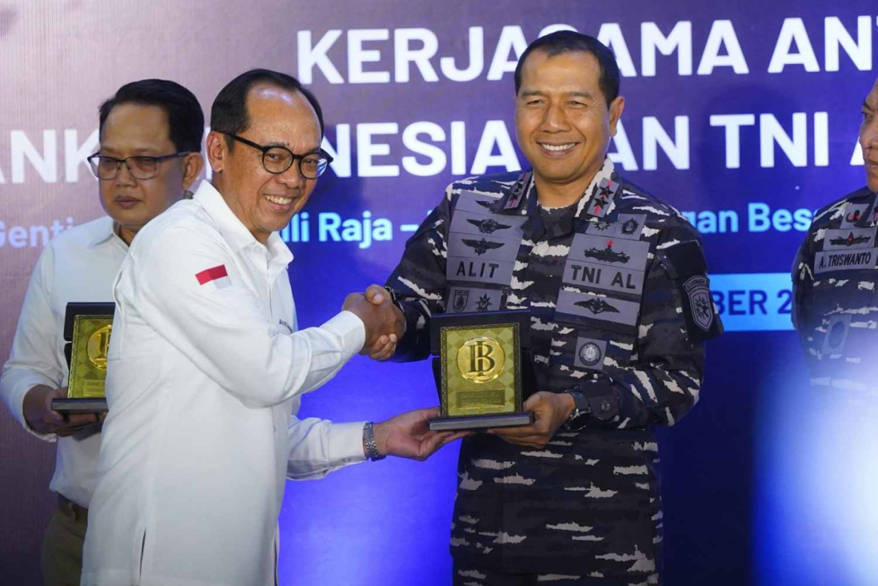 Kepala BI Jatim Ibrahim saat menggelar ERB bersama TNI AL di Surabaya. Foto : BI