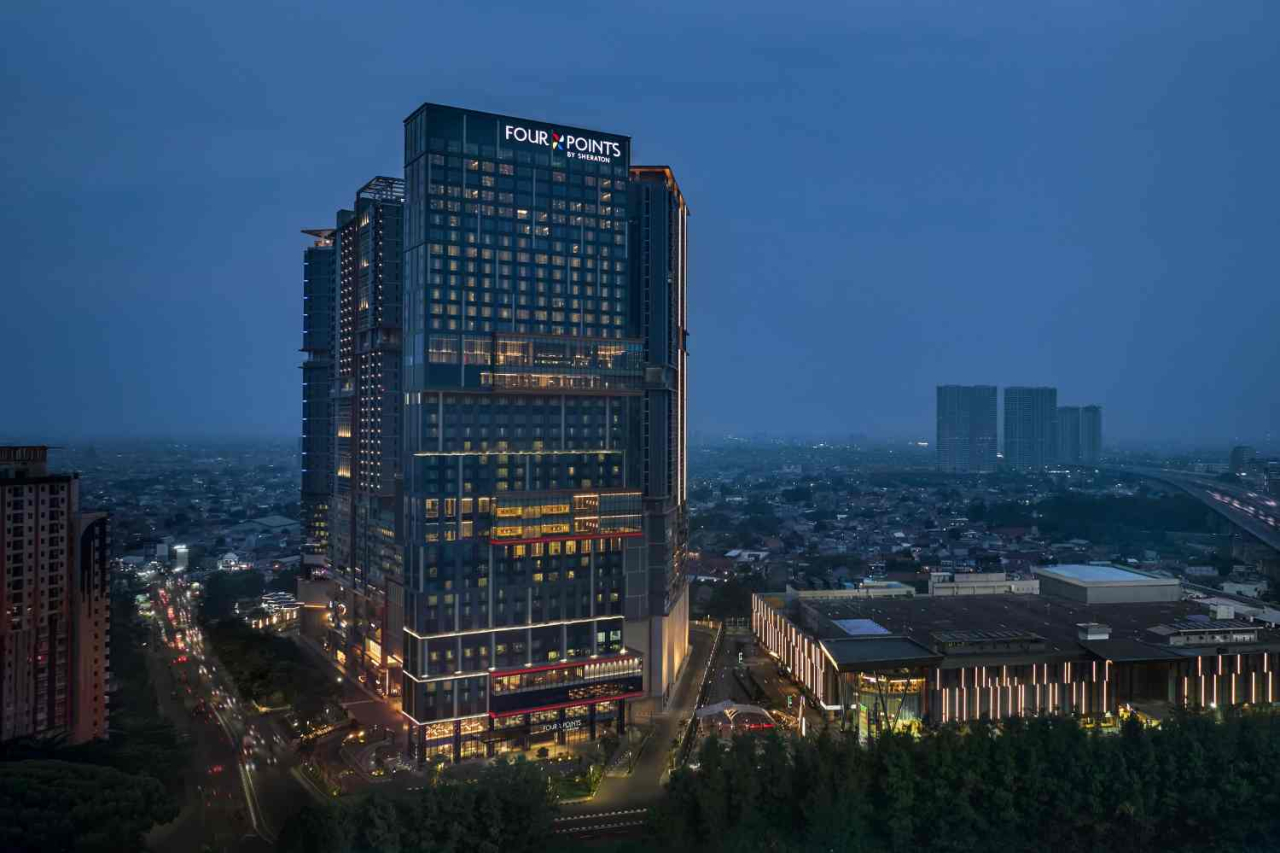 Tampak dari atas gedung hotek Fourpoint Bekasi garapan Pakuwon. Foto : PWON