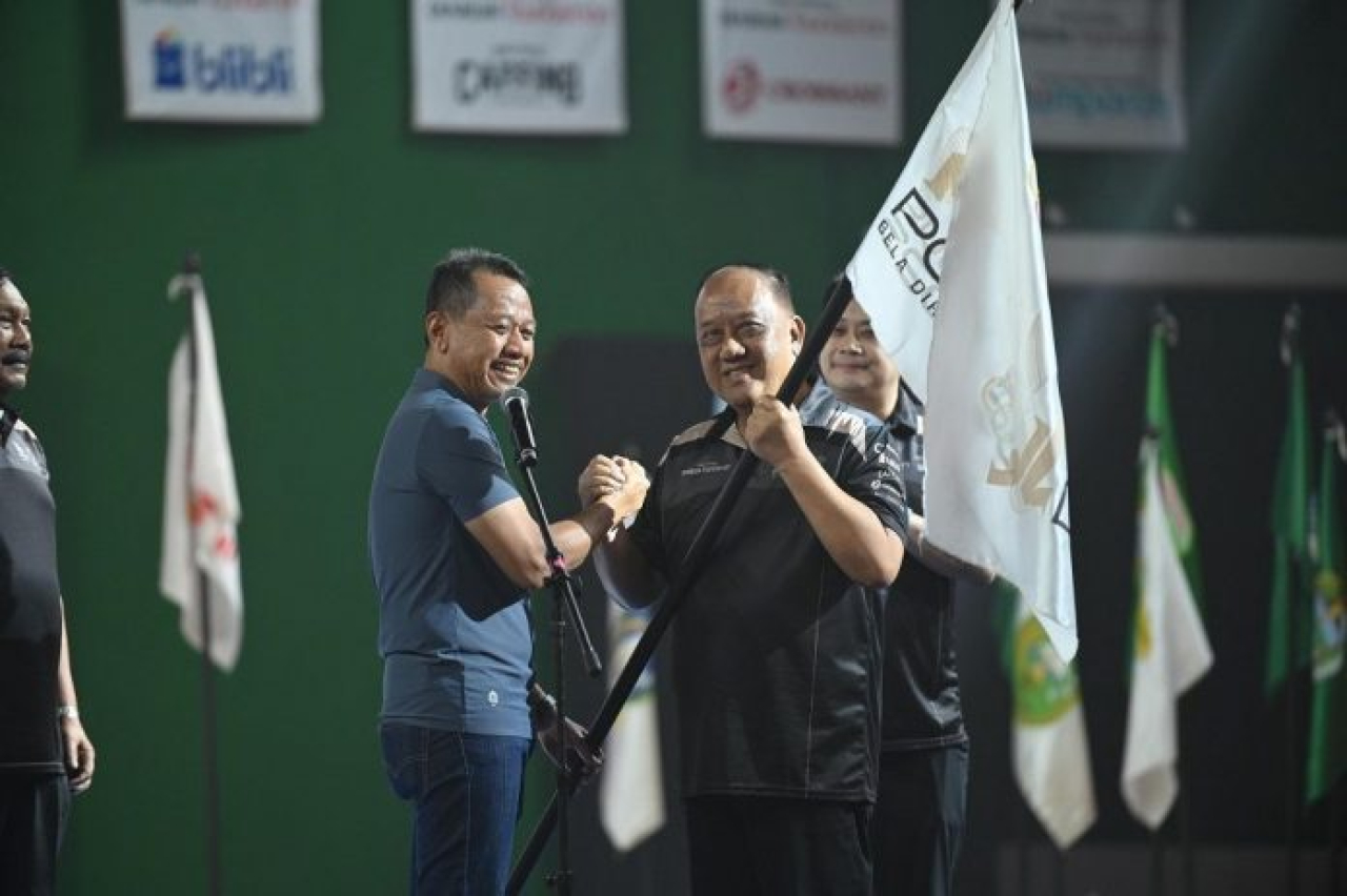 Ketua Umum KONI Pusat, Marciano Norman resmi menutup penyelenggaraan Pekan Olahraga Nasional (PON) Bela Diri 2025 kemarin ( Foto : KONI Jatim )