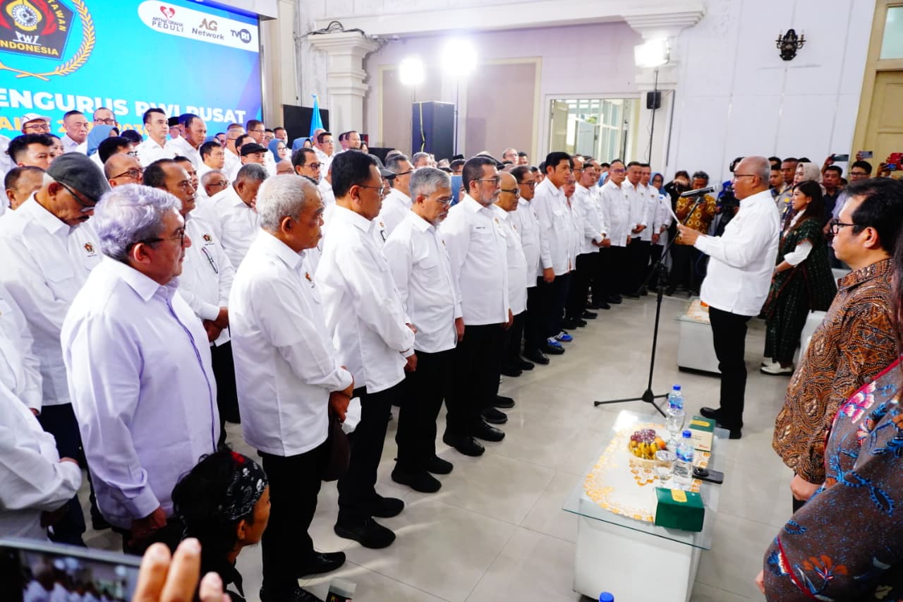  ketua PWI Pusat, Akhmad Munir mengambil sumpah jabatan seluruh pengurus PWI Pusat di gedung  Monumen Pers Solo ( Foto : PWI Pusat )