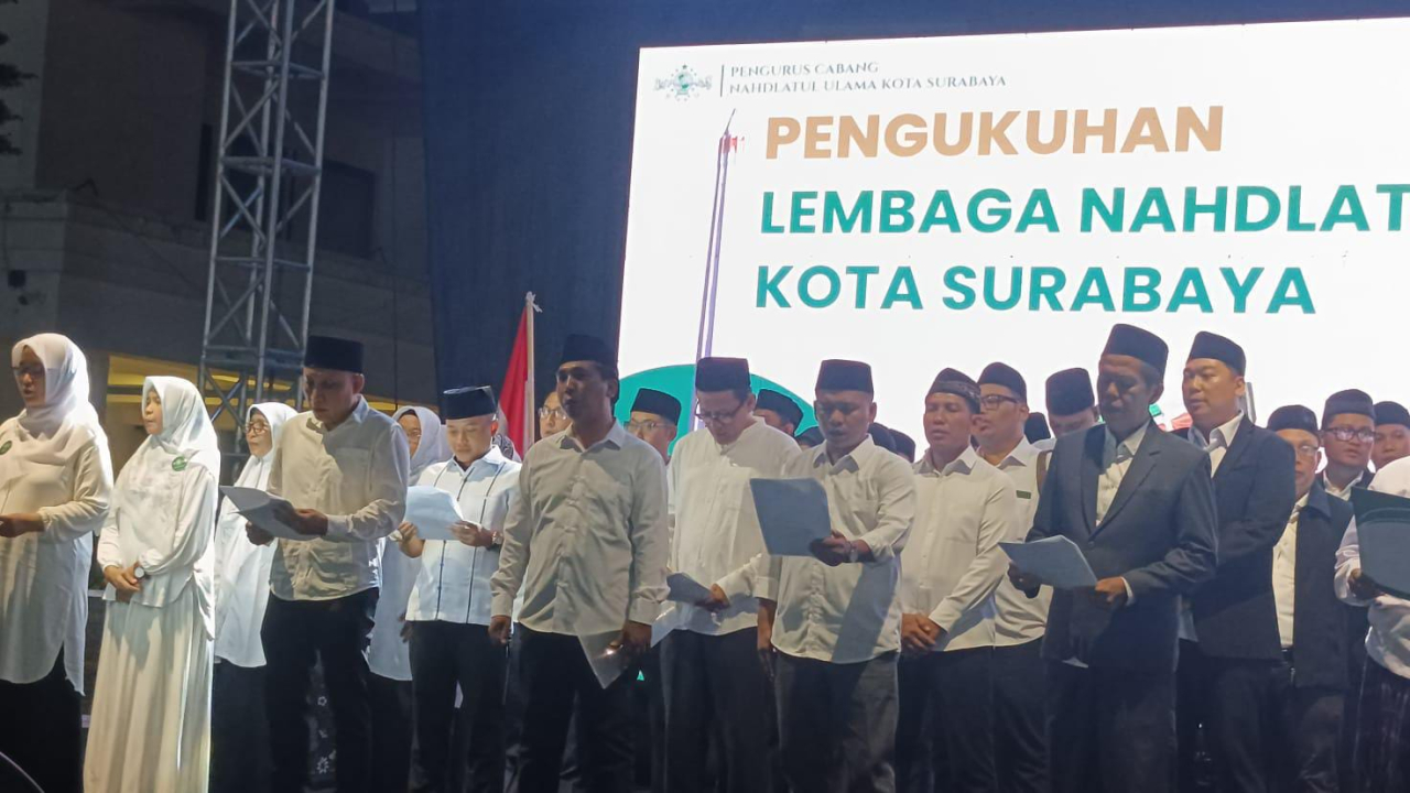 Para Pengurus Cabang Nahdlatul Ulama (PCNU) Kota Surabaya sukses menggelar Malam Puncak Hajatan Nusantara di Balai Pemuda Surabaya ( Foto : Soemadji / Jatimkini.com )