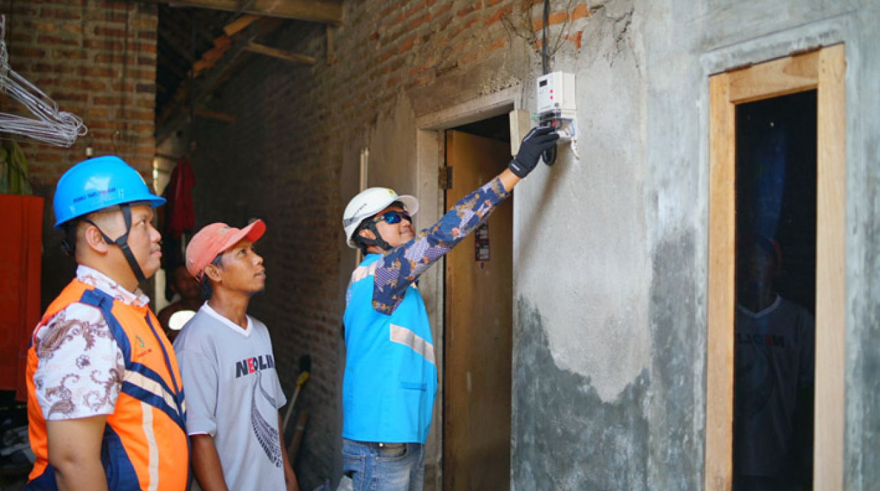 LN Unit Induk Distribusi (UID) Jawa Timur terus mempercepat program Listrik Desa (Lisdes) berbasis energi baru terbarukan (EBT).