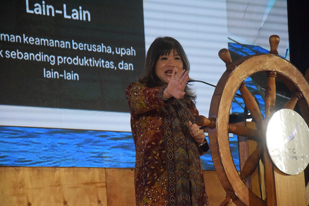 Ketua Umum DPN Apindo, Shinta Widjaja Kamdani di sela Industrial Relation Conference. (foto: dok.Apindo Jatim)