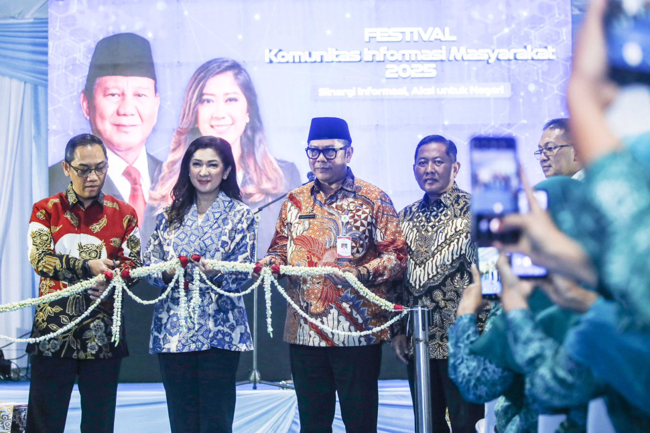 Direktur Jenderal Komunikasi Publik dan Media, Kementerian Komunikasi dan Digital (Kemkomdigi) Fifi Aleyda Yahya saat membuka Festivak KIM 2025 ( Foto : Dok Kominfo Jatim )