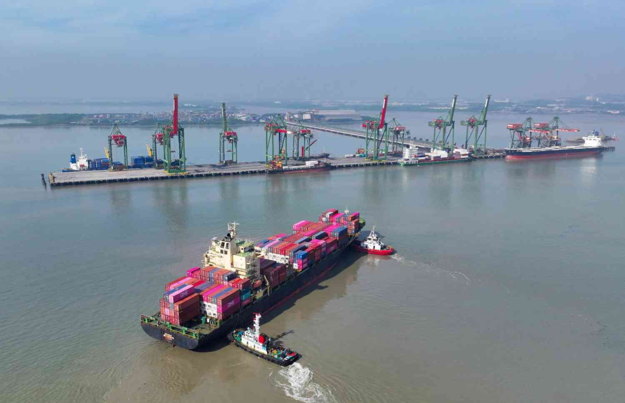 MV Highway saat sandar perdana di TPK Lamong sekaligus mempertegas peran TTL sebagai hub intra-Asia. (Foto: dok.TTL)