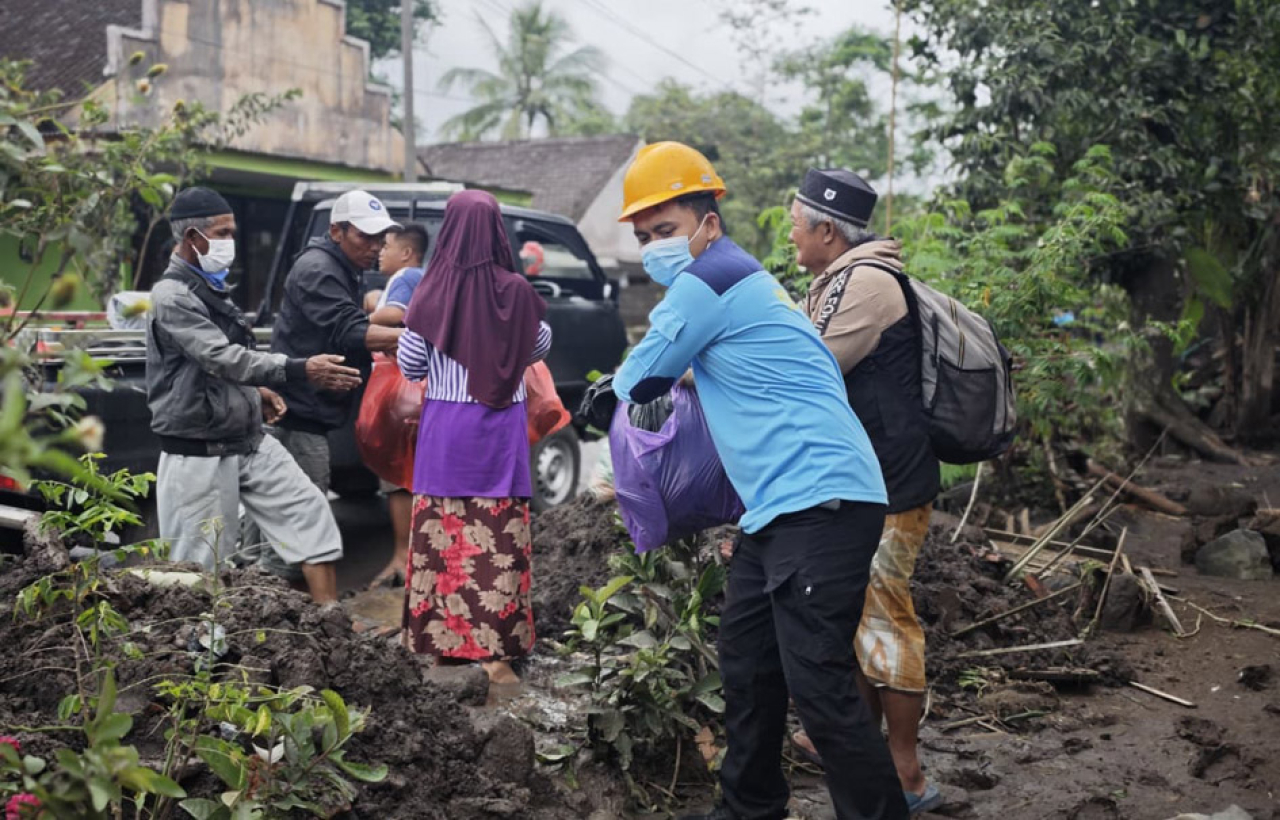 PT PLN (Persero) melalui program PLN Peduli dan Yayasan Baitul Maal (YBM) bergerak cepat menyalurkan bantuan bagi warga terdampak.