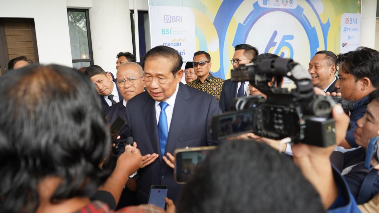 Susilo Bambang Yudhoyono selepas menerima penghargaan dari ITS Surabaya, Selasa (11/11/2025). (Foto: dok.Partai Demokrat Jatim)