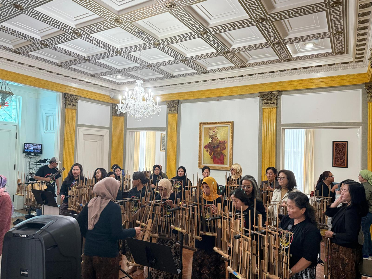 Saat berlatih di Wisma Indonesia. ( Foto: Ist)