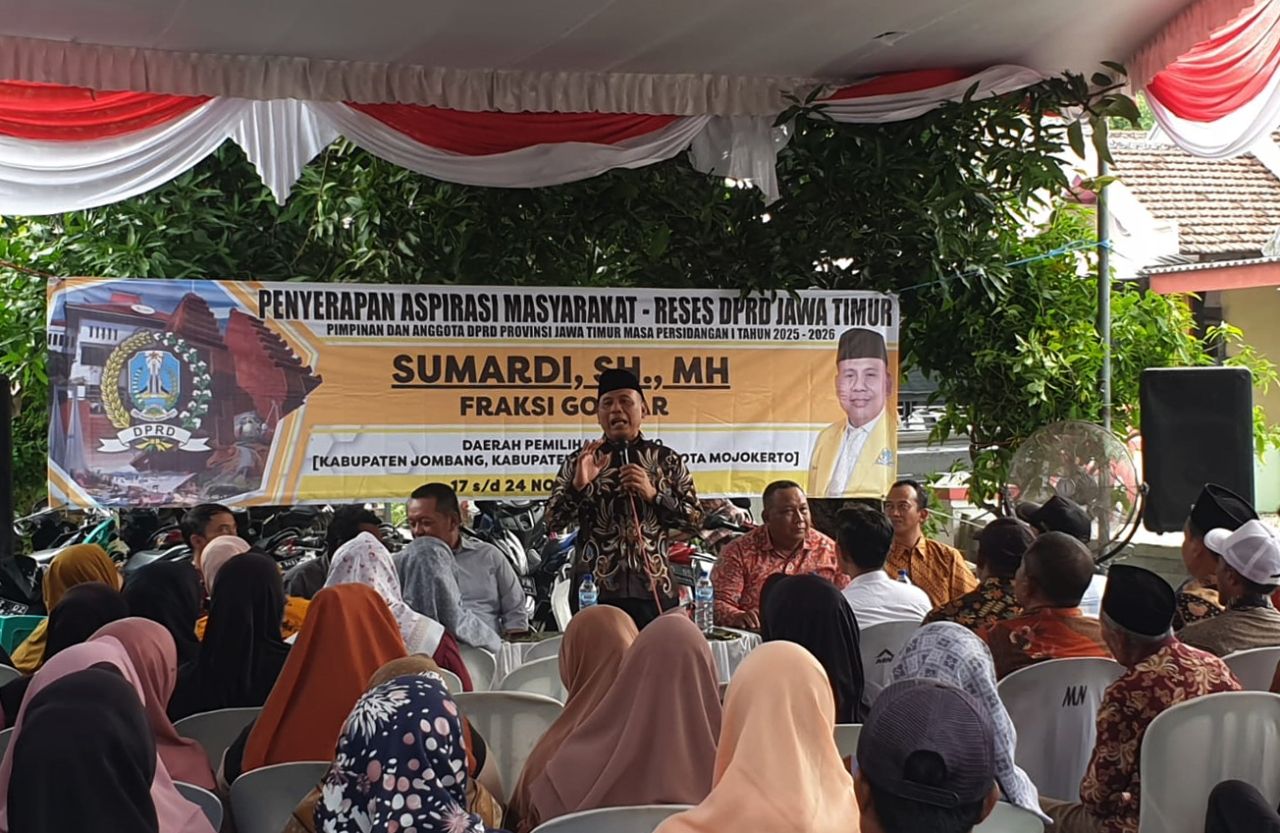 Ketua Komisi A DPRD Jatim, Sumardi mendorong adanya penanganan banjir di Bangsal, Kabupaten Mojokerto. (Foto: Baehaqi Almutoif/jatimkini.com)
