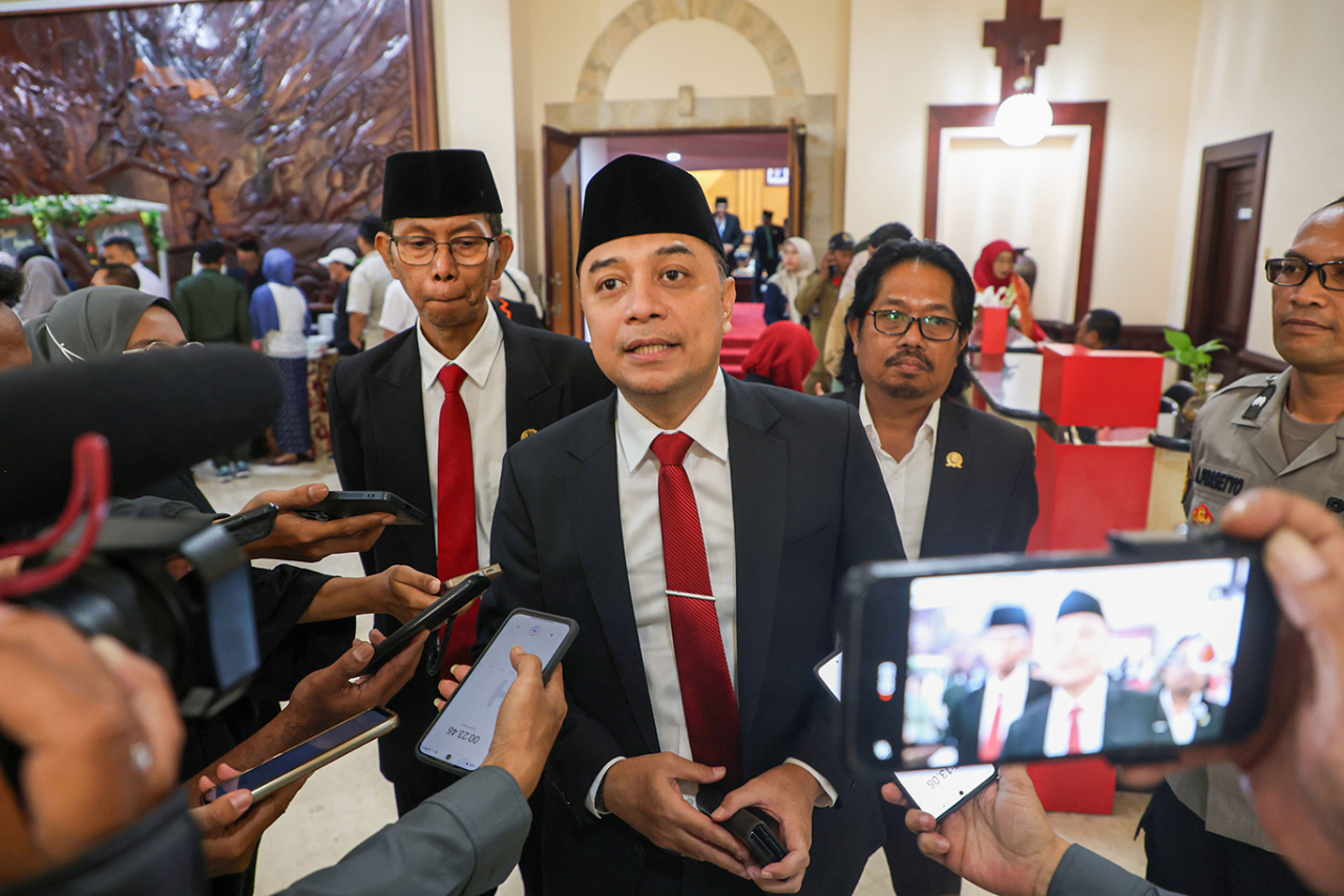 Wali Kota Surabaya, Eri Cahyadi seusai rapat paripurna dengan DPRD Surabaya. (foto: dok.Kominfo Pemkot Surabaya)