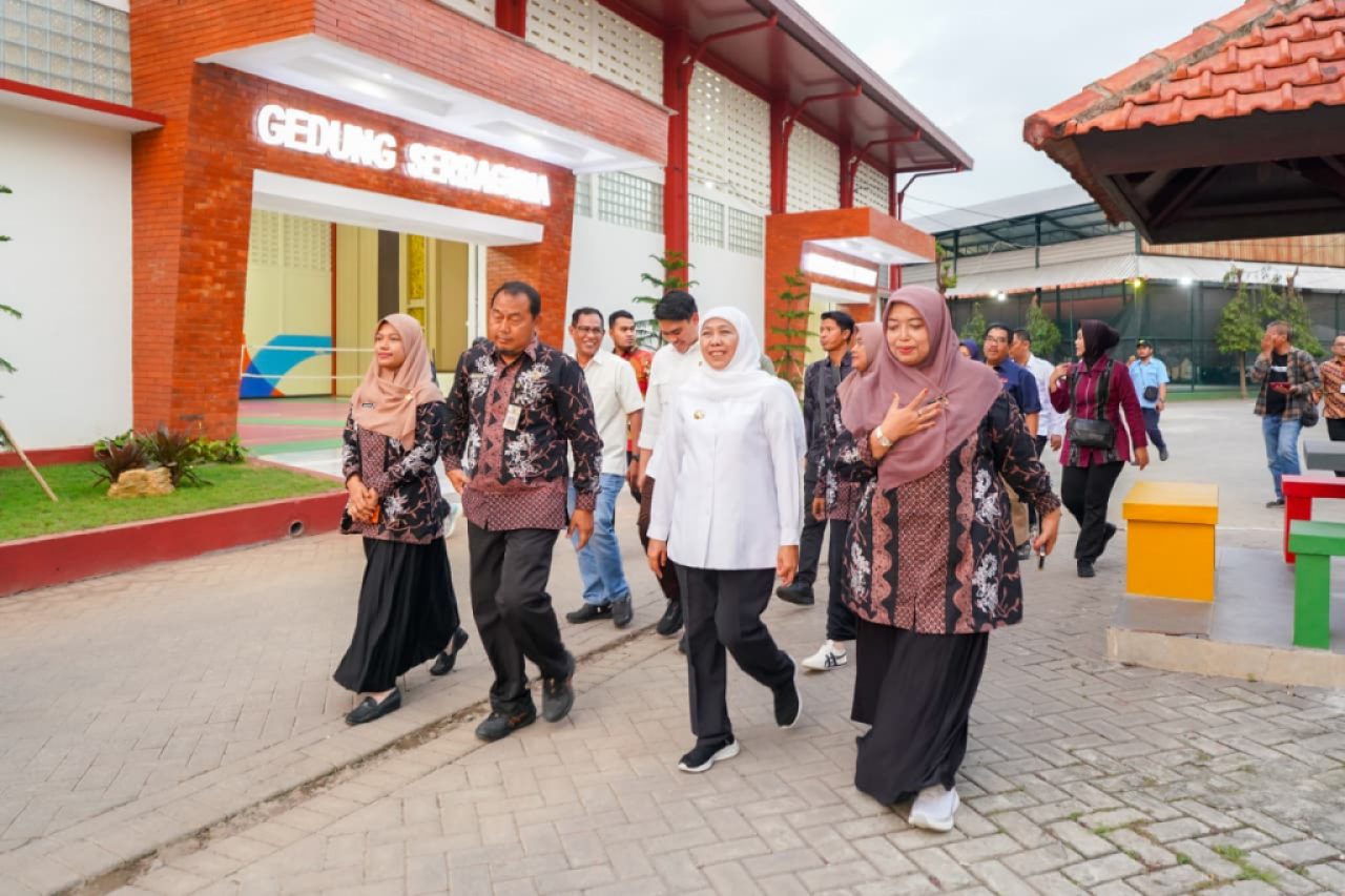 Gubernur Khofifah meresmikan rehabilitasi sarana dan prasarana (Sarpras) SMA Negeri Olahraga (SMANOR) Sidoarjo. Foto : Pemprov Jatim