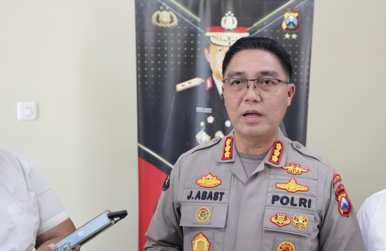 Kabid Humas Polda Jatim Kombes Pol Jules Abaraham Abast. Foto : Hamida Soetadji