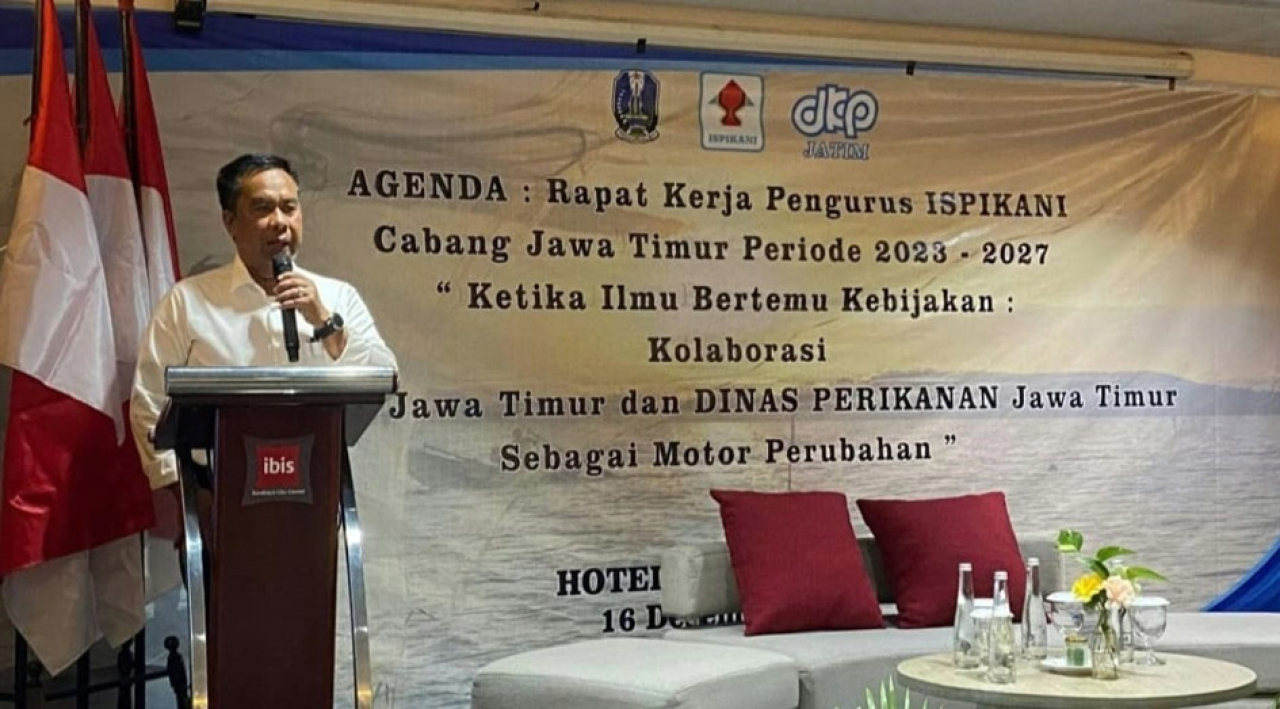 Kepala Dinas Kelautan dan Perikanan Provinsi Jawa Timur, Dr Muhammad Isa Anshori saat buka Rakerda ISPIKANI Jatim periode 2023–2027  di Hotel Ibis Surabaya City Center, Selasa (16/12/2025).