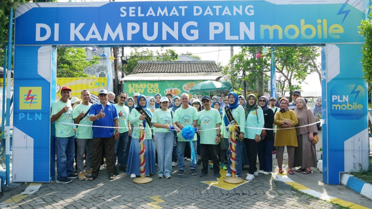 PLN meresmikan Kampung PLN Mobile x Iconnet di Dusun Simocoyo, Desa Simogirang, Prambon pada Minggu, (28/12).