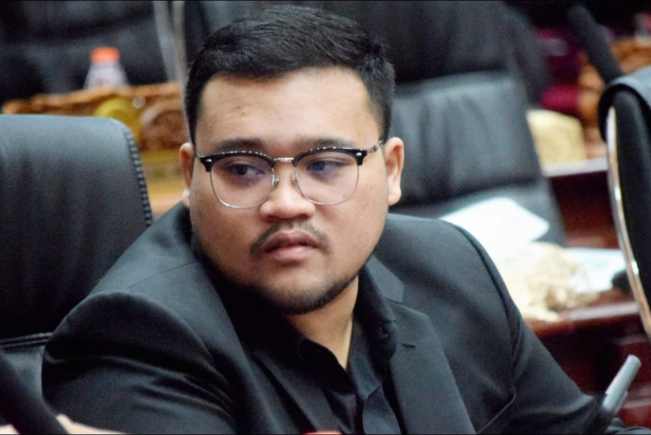 Wakil Ketua Pansus Aldy Blaviandy  terus mendorong Raperda untuk melindungi hak dasar hunian, melibatkan pengembang, dan mempermudah program RTLH guna mengurangi kesenjangan sosial ( Foto : Itw )